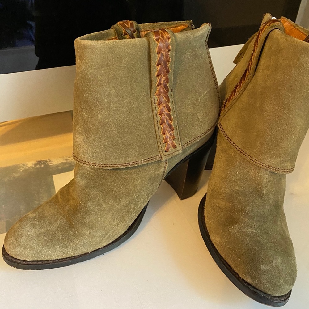 Ariat Two 24 Women's Suede Ankle Boot